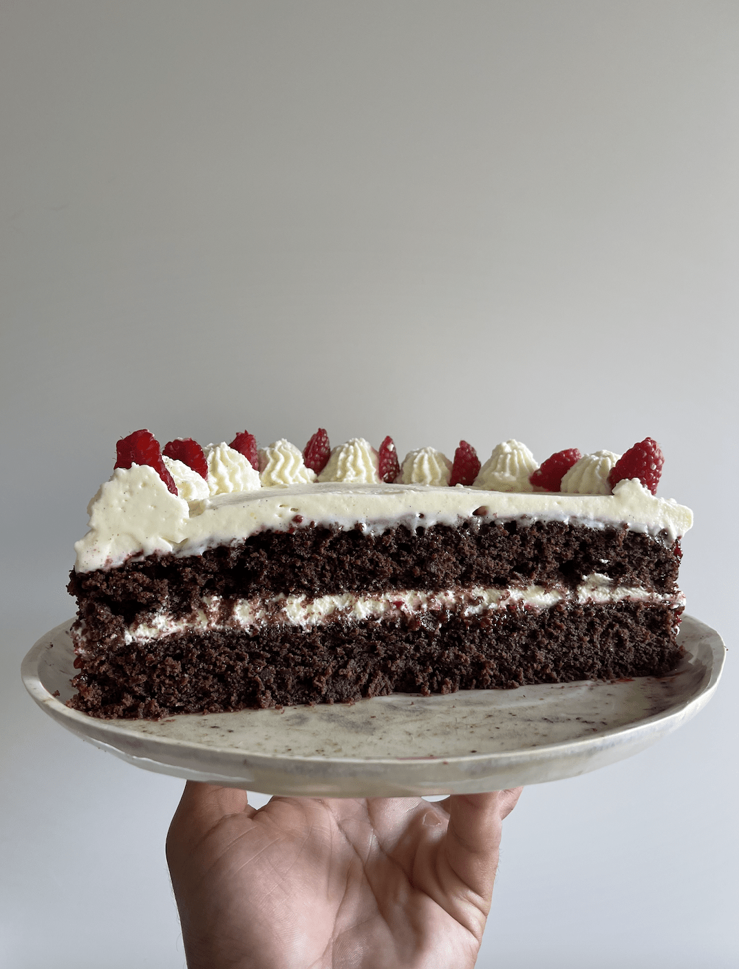 Chokoladekage m. mascarpone, hvid chokolade og hindbær