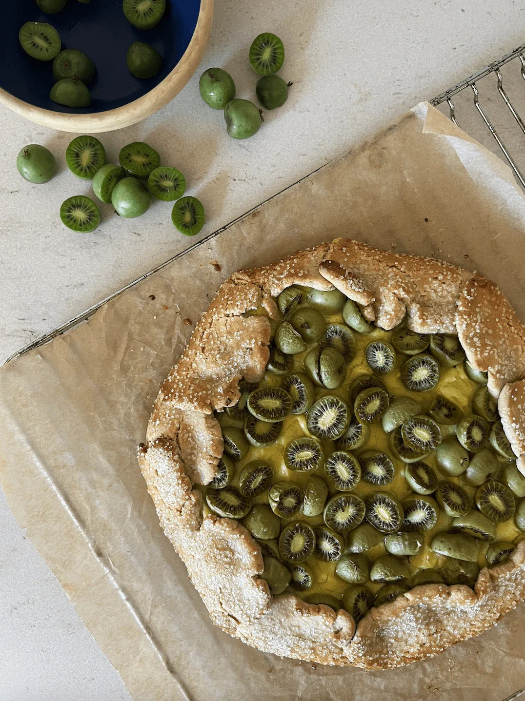 Fransk inspireret tærte; Galette med remonce, vaniljecreme og kiwib