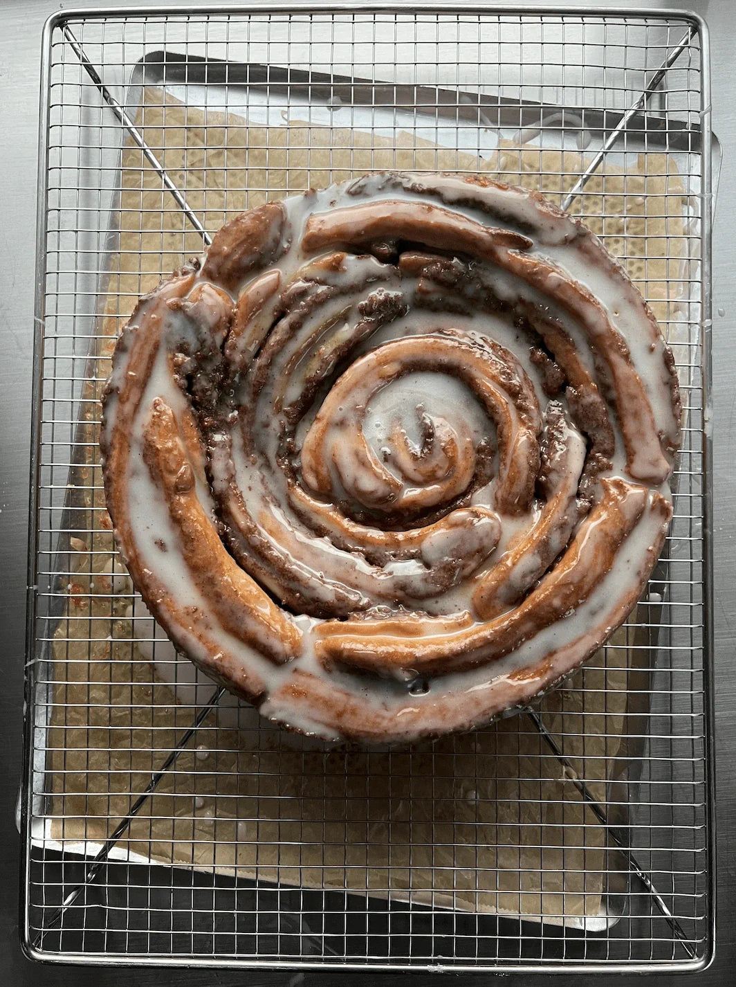 Kanelsneglekage med sprød glasur-glaze